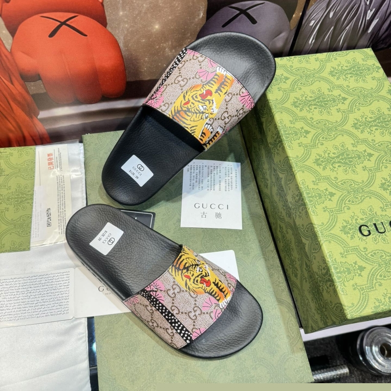 G*u*i slippers
